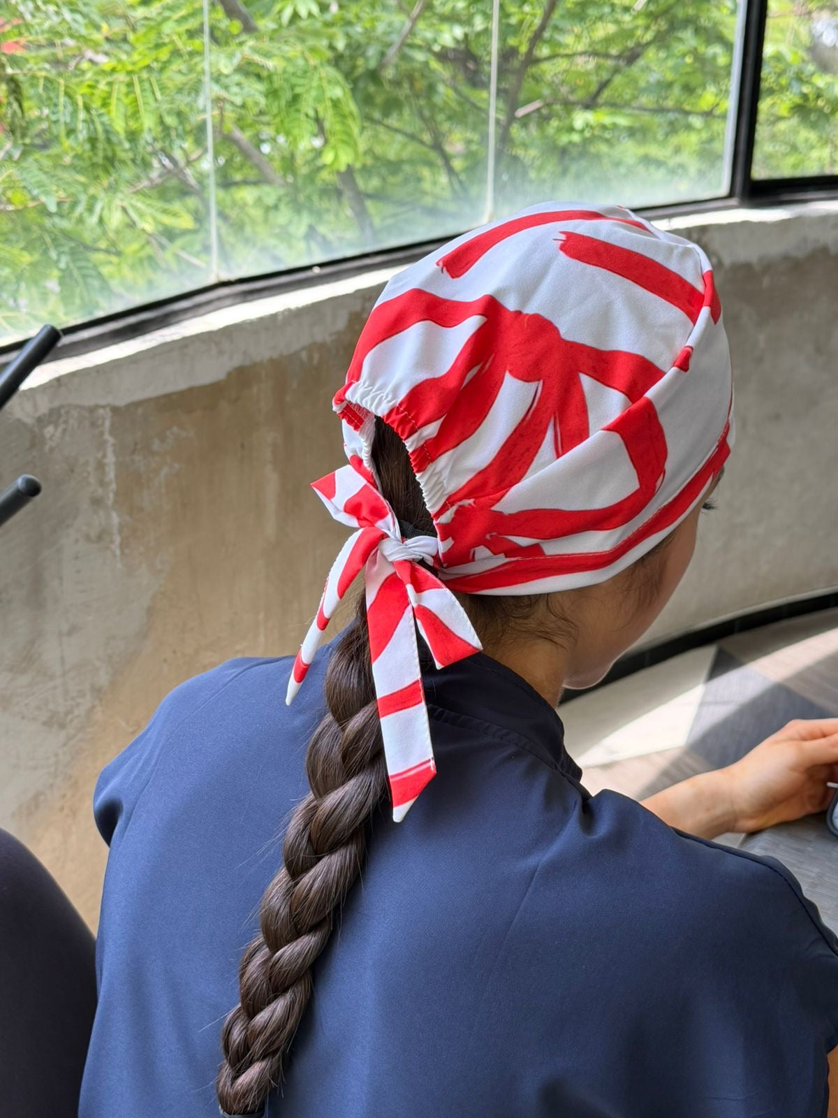Gorro quirúrgico con toalla absorbente